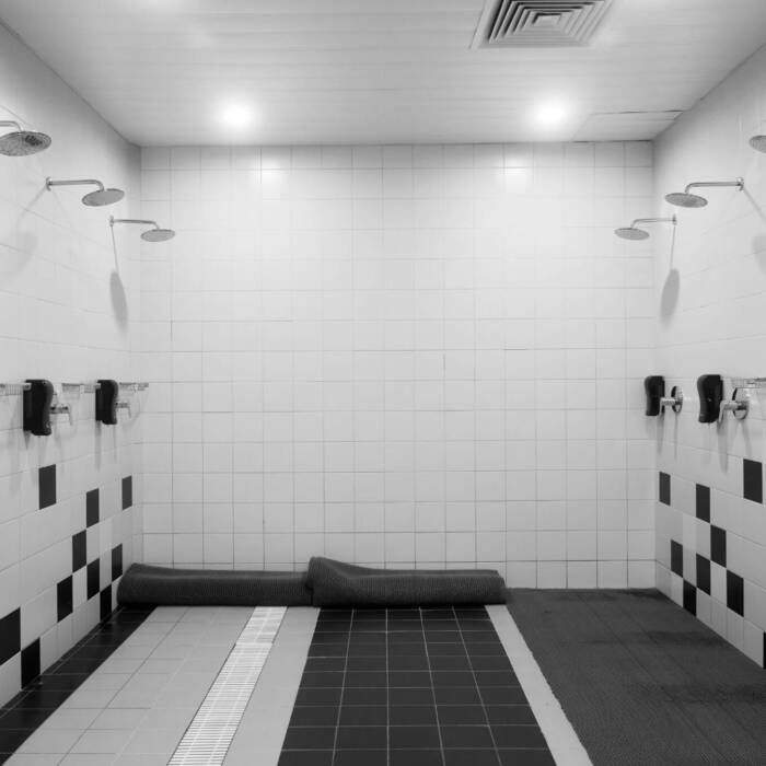 Lo que vive en las duchas de tu gimnasio (y cómo eliminarlo de verdad) - 3.jpg